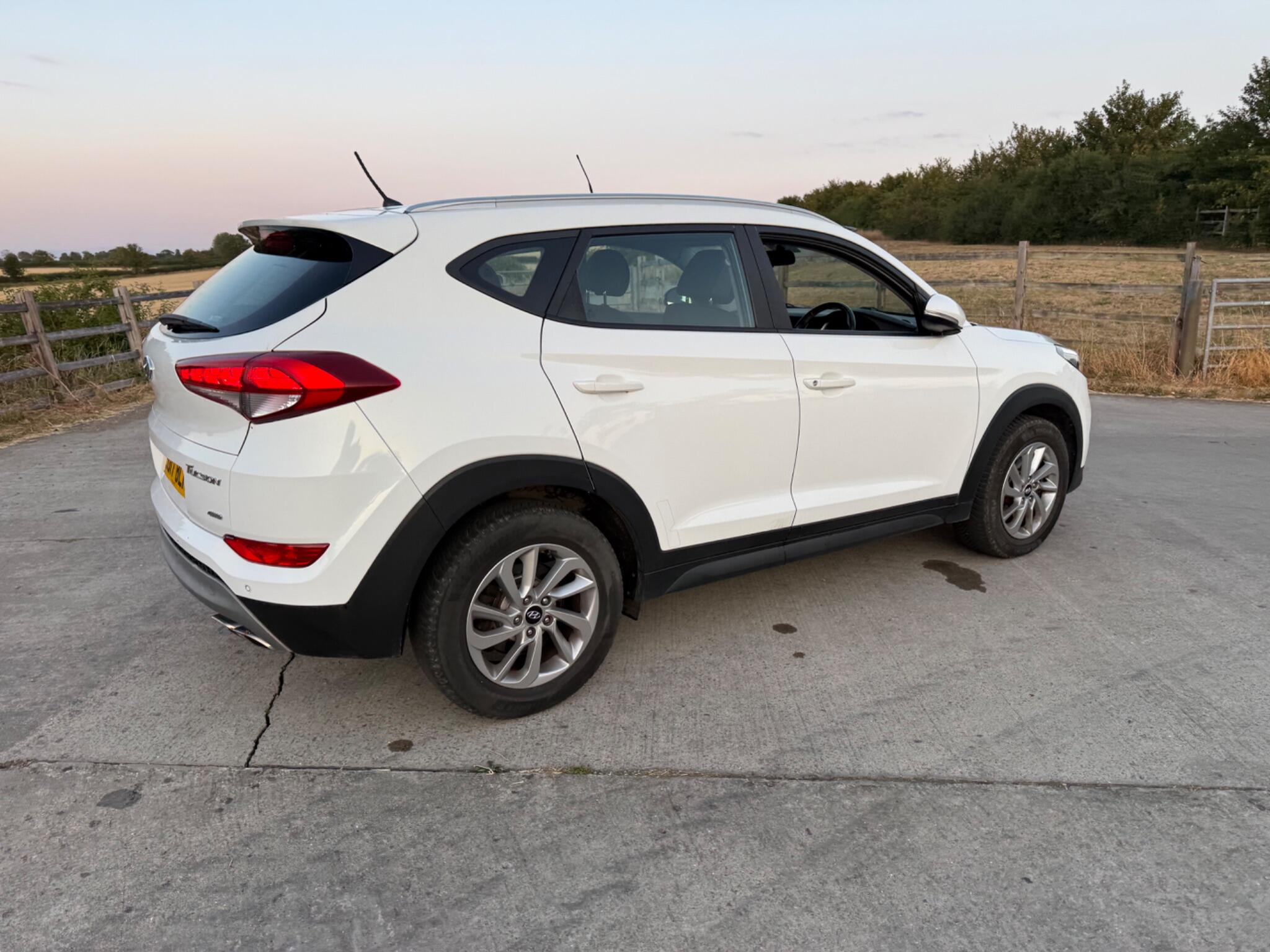Hyundai TUCSON 2.0 CRDi Premium SE 4WD Euro 6 5dr — photo 80 of 102